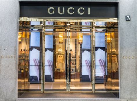 luksusowy butik gucci|Gucci shop online.